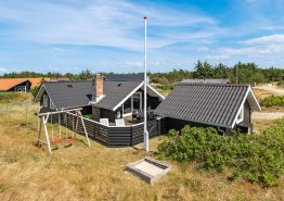 Helles Ferienhaus mit Kaminofen nur 750 m bis zum Strand