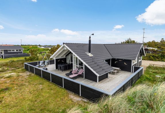 Sommerhus “DELFI” med stor lukket terrasse, spa og sauna