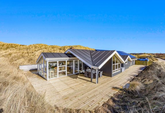 Flot feriehus med spa, sauna og brændeovn, 175 m til Vesterhavet