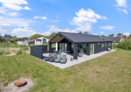 Moderne sommerhus til 6 personer i Bjerregård. Kat. nr.:  B2571, Heidesvej 4;
