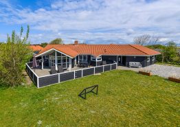 Stort feriehus med spabad, sauna og aktivitetsrum – hund tilladt