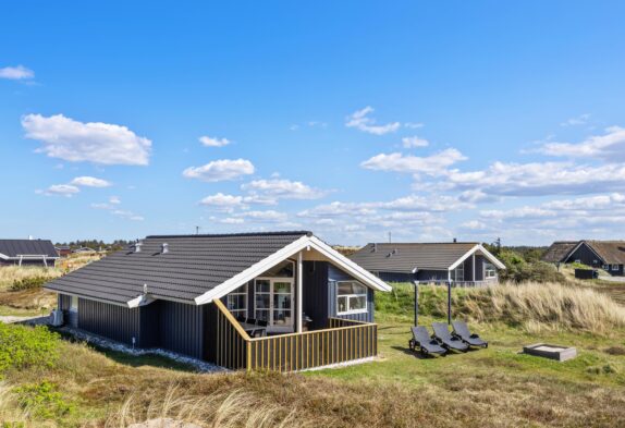 Schönes Ferienhaus nah am Strand mit Whirlpool und Sauna