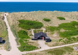 Gode terrasser og skøn beliggenhed tæt på stranden