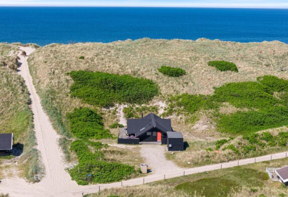 Gode terrasser og skøn beliggenhed tæt på stranden