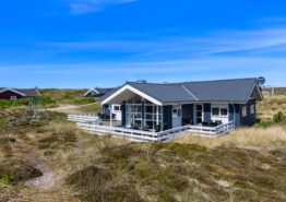 Charmantes Ferienhaus mit Aktivitätsraum – Strandnah