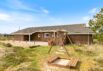 Flot feriehus med stor lukket terrasse på naturgrund (billede 32)
