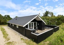 Stilvoll eingerichtetes Ferienhaus mit Sauna – Hund willkommen