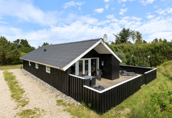 Stilfuldt feriehus med sauna og hund tilladt