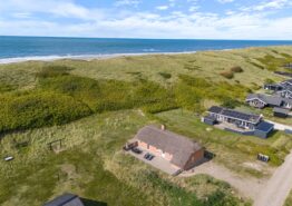 Schönes Ferienhaus mit Sauna in äusserster Dünenreihe