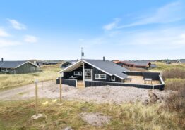 Strandnahes Ferienhaus mit Sauna und Whirlpool für 6 Personen