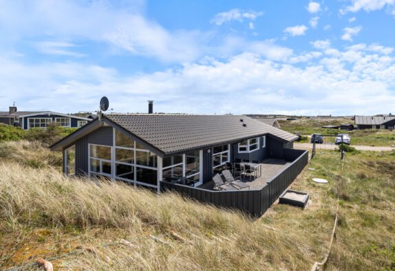 Havestue, lukket terrasse og kort afstand til stranden