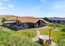 Dejligt feriehus med vildmarksbad og skøn beliggenhed nær strand