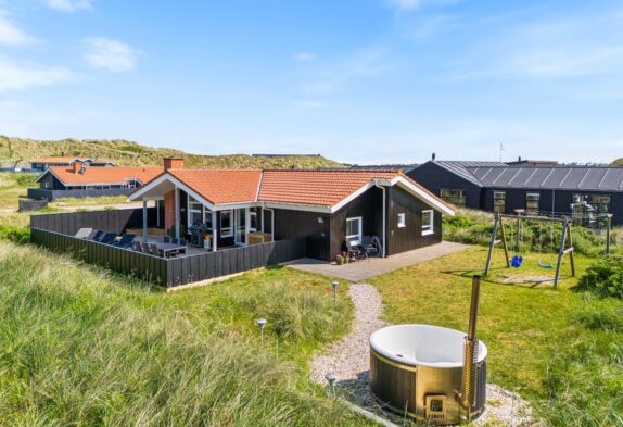 Schönes Ferienhaus in strandnaher Lage mit Badetonne