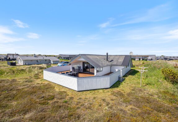 Hyggeligt og velindrettet sommerhus med skøn terrasse