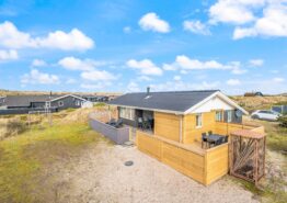 Schönes und gemütliches Ferienhaus mit geschlossener und geschützte Terrasse nahe zum Meer