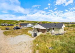 Strandnært og hyggeligt sommerhus til 5 personer i Bjerregård