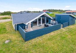 Skønt feriehus til 5 personer og 2 hunde i Bjerregård