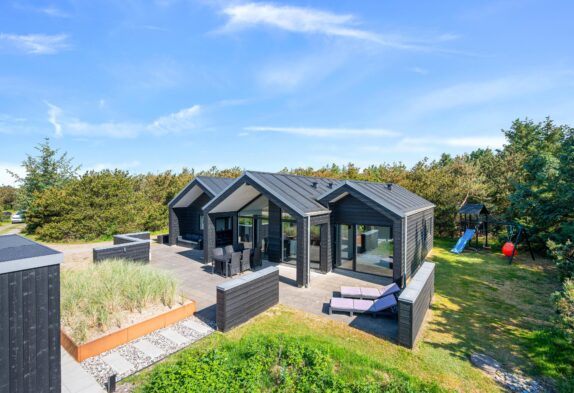 Moderne feriehus i Bjerregård med sauna