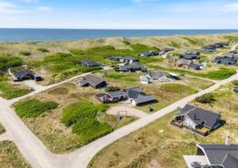 Schönes Ferienhaus mit Whirlpool, Sauna und Billardtisch und nahe am Meer. Kat. nr.:  B2802, Julianevej 186;