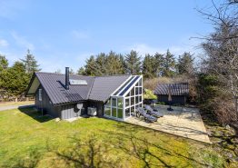 Lyst feriehus til 5 personer og 2 hunde i Bjerregård