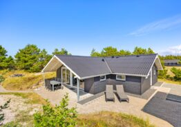 Renoveret feriehus i Bjerregård med sauna og brændeovn