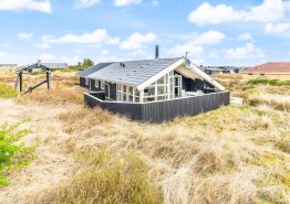 Hyggeligt feriehus med sauna på flot naturgrund