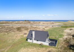 Velholdt sommerhus i Bjerregård midt i den smukke natur