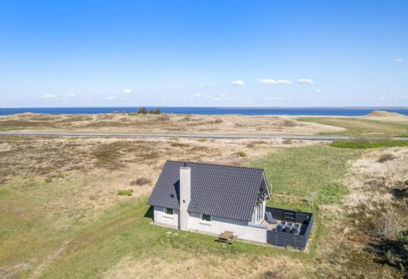 Velholdt sommerhus i Bjerregård midt i den smukke natur