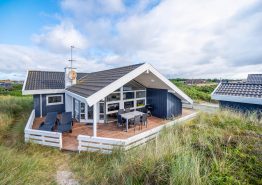 Schönes Holzhaus mit Wellnessbereich und Kaminofen
