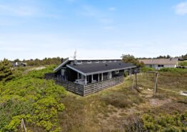 Hyggeligt sommerhus i Bjerregård med sauna og brændeovn