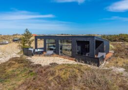 Moderne feriehus med udendørs spa – 2 hunde tilladt