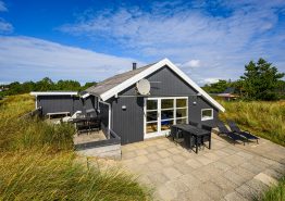 Sommerhus ved Bjerregård Strand tæt på købmand