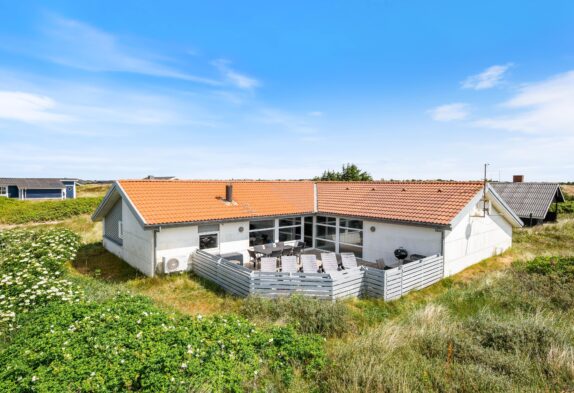 10 Personen Poolhaus mit Sauna, Whirlpool & Ladeanschluss