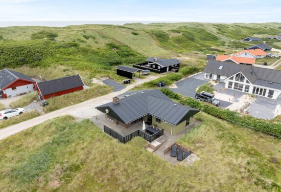 Strandnært sommerhus ved fredet areal i Bjerregård