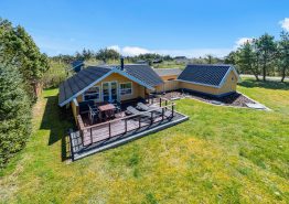 Charmerende feriehus i Bjerregård
