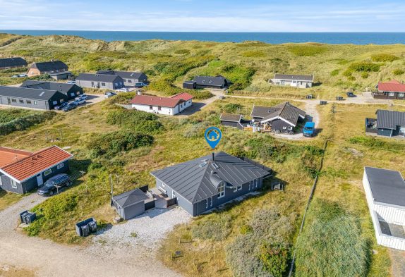 Spændende feriehus med spabad kun 100 meter fra havet