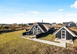 Hyggeligt sommerhus med brændeovn og varmepumpe