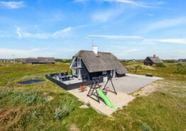 Stråtækt idyl med sauna – og panoramaudsigt over klitlandskabet