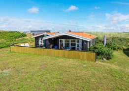 Hyggeligt sommerhus til 6 personer 250 meter fra Vesterhavet