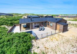 Moderne feriehus i Bjerregård med spa og sauna kun 175m fra havet