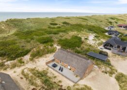 Strandnahes Ferienhaus mit Sauna in Bjerregård
