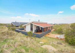 Renoviertes, klassisches Sommerhaus mit Kamin in Strandnähe