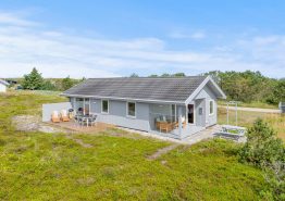 Hyggeligt sommerhus i Bjerregård med El-ladestander