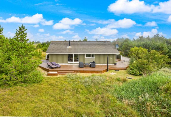 Familievenligt sommerhus med brændeovn, sauna og spabad