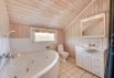 Skønt 8-personers sommerhus i Bjerregård med sauna og spabad (billede 14)