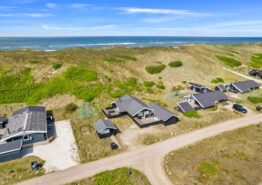 Modernes, strandnahes Ferienhaus in Bjerregård