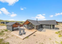 Luxuriöses Ferienhaus mit Aktivitätsraum und Wellnessbereich