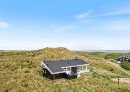 Roligt beliggende sommerhus med førsteklasses udsigt