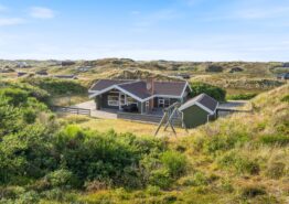 Gut ausgestattetes Ferienhaus mit großer Terrasse