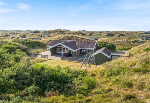 Veludstyret feriehus med stor terrasse